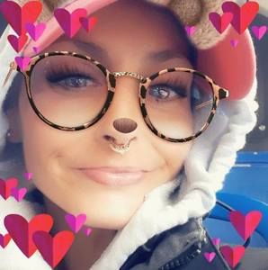 Meet your Posher, Courtney